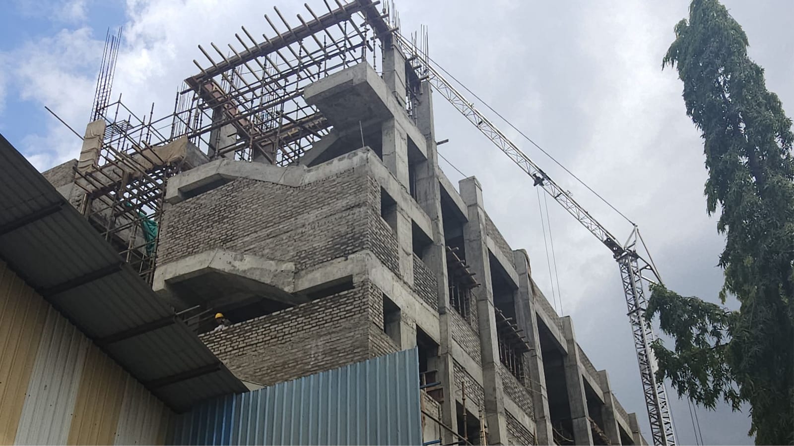 Slab edge and column works at Mutual Automotive